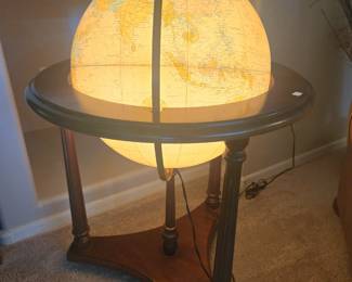 Vintage Replogle Heirloom Rolling Wood Illuminated  Floor World Globe 