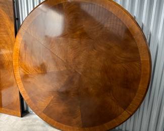 Henredon flame mahogany round dining table with leaf