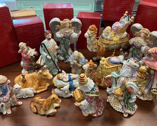 Fits and Floyd 14 piece nativity set