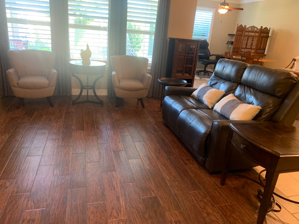 Living room furniture in excellent condition 