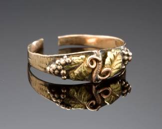 Vintage "Cripple Creek Gold" Ring in Black Hills Style, Tri-Color Gold Grape & Leaf Motif, Size 3, 0.83g - For Repair/Scrap