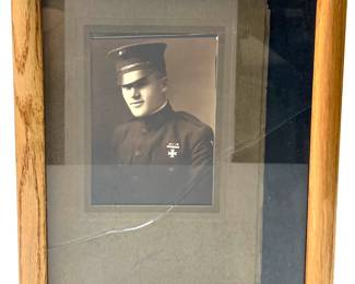 Antique WWI Era US Marine Corps (USMC) Soldier Framed Portrait Photograph with Sharpshooter Medal