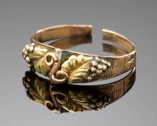 Vintage "Cripple Creek Gold" Ring in Black Hills Style, Tri-Color Gold Grape & Leaf Motif, Size 3, 0.83g - For Repair/Scrap