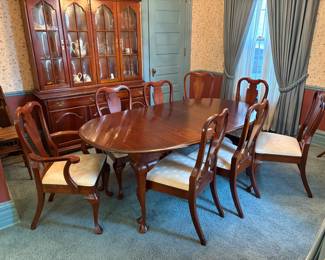Elegant Mahogany Dining Set