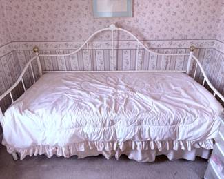 White Metal Daybed