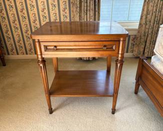 White Fine Furniture Side/End Table