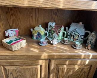 Cottage-Themed Teapot Collection