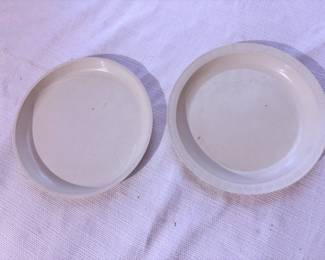 Le Menu Plastic Plates Set