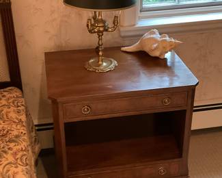 2 NIGHTSTANDS
