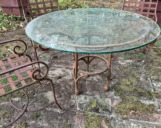 Curved steel patio furniture