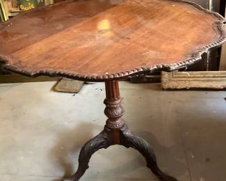 Tilt top pie crust table