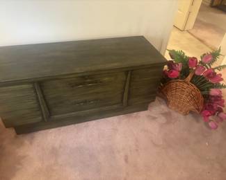 Lane cedar chest