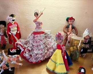 World souvenir dolls