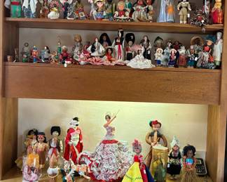 World souvenir dolls
