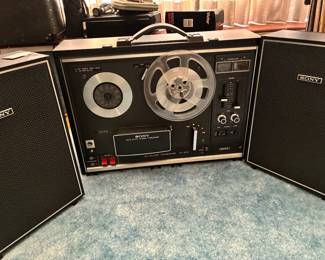 Sony solid state stereo taperecorder TC-270 w/speakers