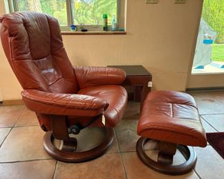 Stressless recliner and ottoman