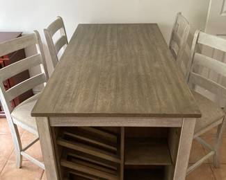 FREE STANDING KITCHEN TABLE WITH FOUR CHAIRS
