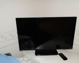 Small TV, perfect for a white desk