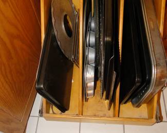 Holiday season is upon us, and baking trays, and muffin tins are all the rage this 2025 Holiday season