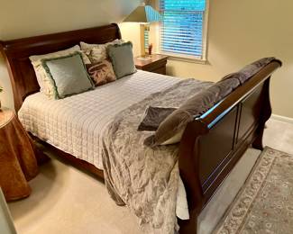 Queen sleigh bed