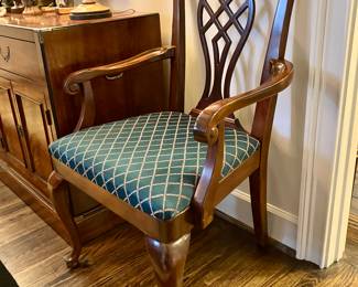 Set of 8 dining chairs by Drexel Heritage