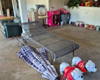 Iron Lounger, concrete Ga Bulldogs