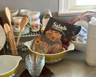 Kitchen items including Pyrex 