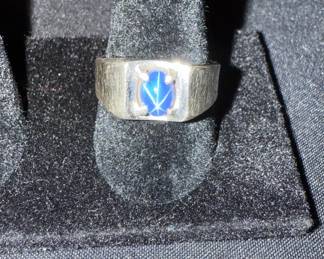 10karat White gold and blue star sapphire ring