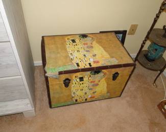 Very nice storage trunk