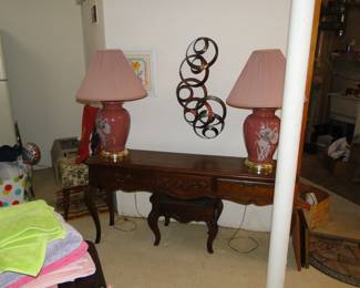 Pair of Ginger Jar lamps, and sofa table