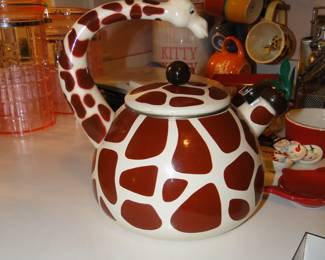 Hello Giraffe Tea Pot, welcome to your cameo