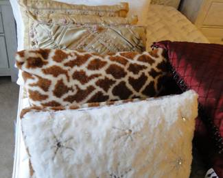 Decorative pillow too