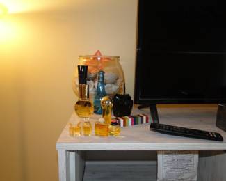 More stinky stuff................small parfume