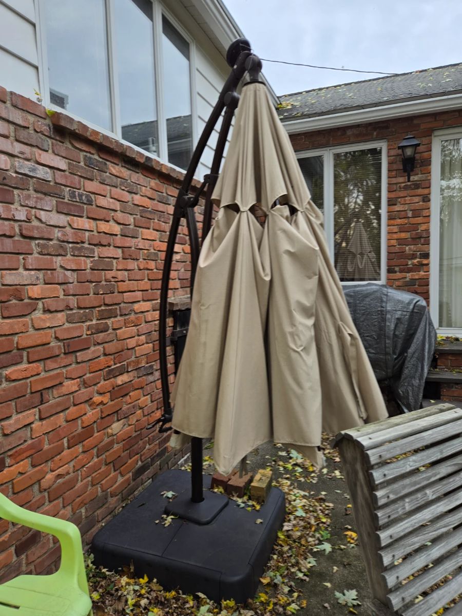 Large market umbrella