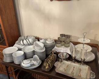 Large set of china japan culver glasses