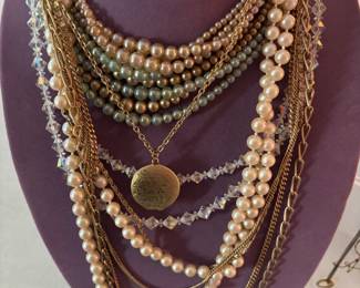 Costume jewelry vintage