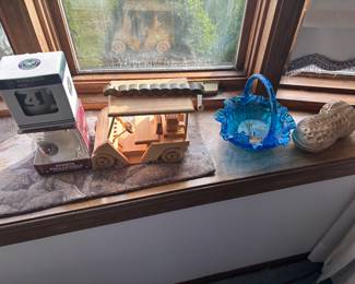 Knick knacks collectibles giant peanut dish