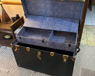 Large trunk with insert