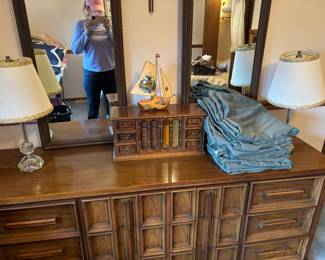 Pair vintage glass lamps, jewelry box