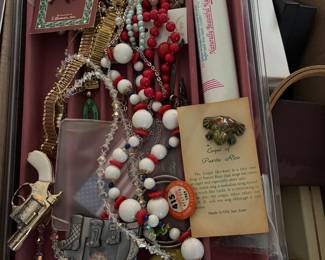 Lots of costume vintage jewelry
