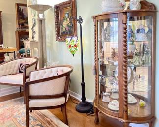 Curved Glass curio in Oak 