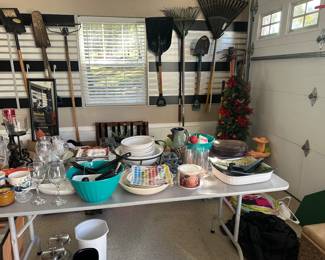 Miscellaneous kitchen and garage items