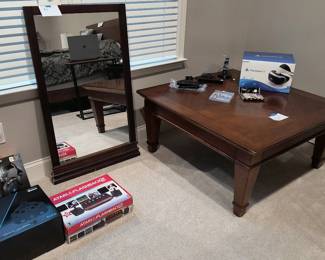 Thrustmaster headset, Atari Flashback2, Mirror, coffee table, PS4 camera