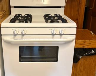Gas stove, fully functioning. Available for presale!