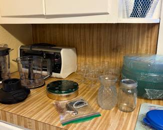 Toaster oven, set of glass plates.