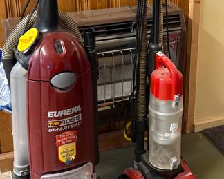 2 working vacuums.