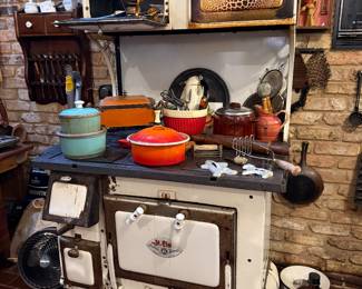 Cookware & Utensils (Stove staying with home)