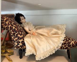 Doll fainting couch 