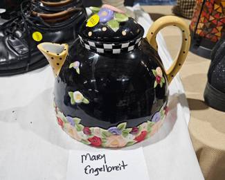 MARY ENGELBREIT TEA POT