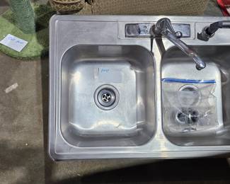 STAINLESS STEEL SINK
